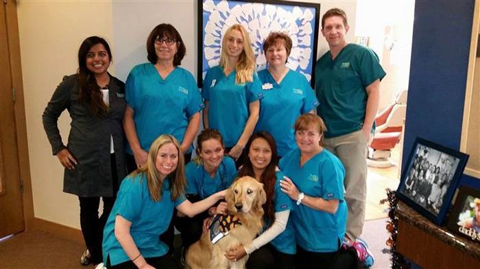 Ismerd meg a kutyát, aki megszeretteti a gyerekekkel a fogorvost - cuki képek