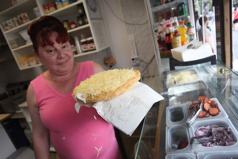 Arany János utcai lángosos (Fotó: Leéb Ádám)