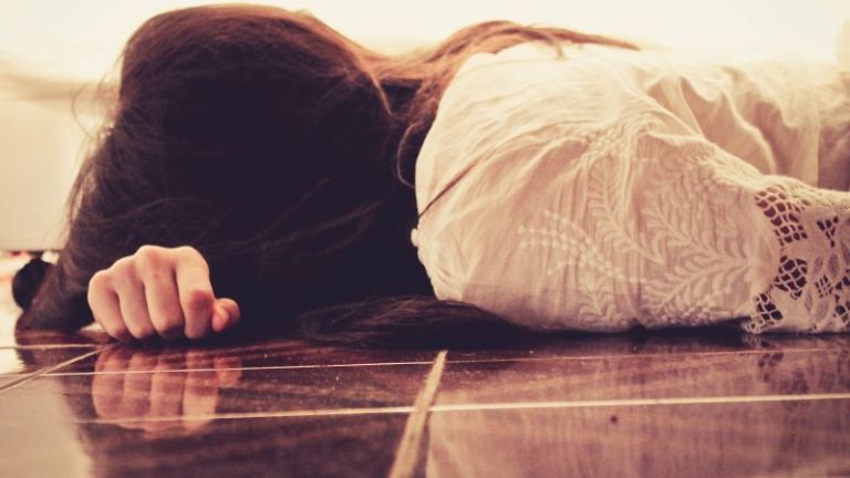 Így segíts egy barátnődnek, aki épp most szakított a pasijával