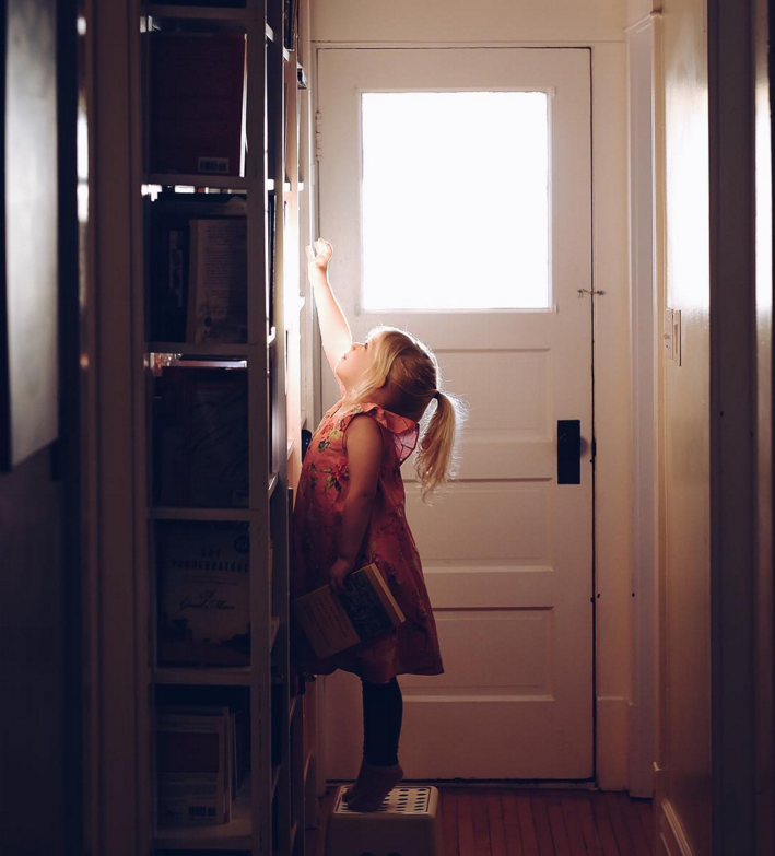 Egy kisbaba és a mentett kölyökkutya az Instagram legújabb sztárja