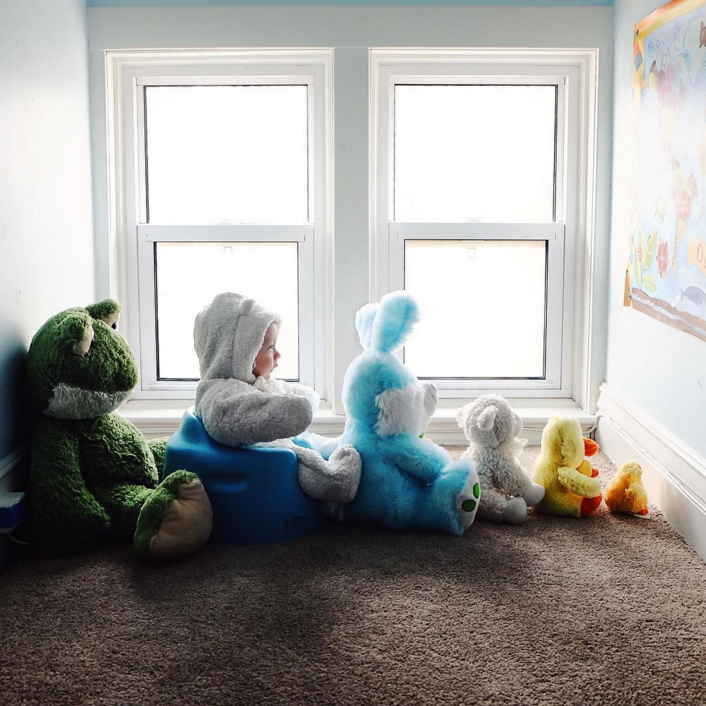 Egy kisbaba és a mentett kölyökkutya az Instagram legújabb sztárja