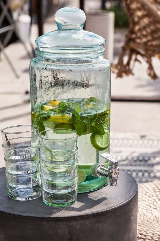 2 in 1. Nemcsak a nyári melegben tesz jó szolgálatot, de dekorációnak is megállja a helyét.