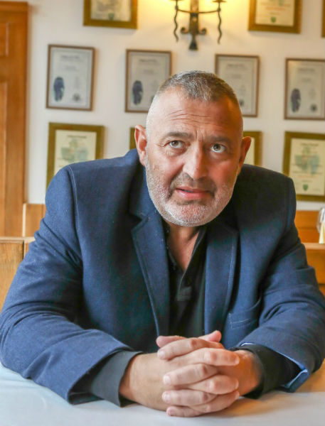 Gesztesi Károlyt megint részegen látták