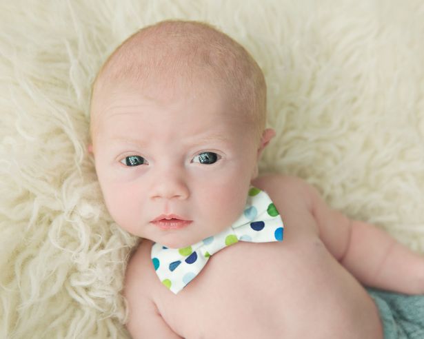 A McDonald's parkolójában született a kisbaba - mekis pohárral a kezében fotózták le