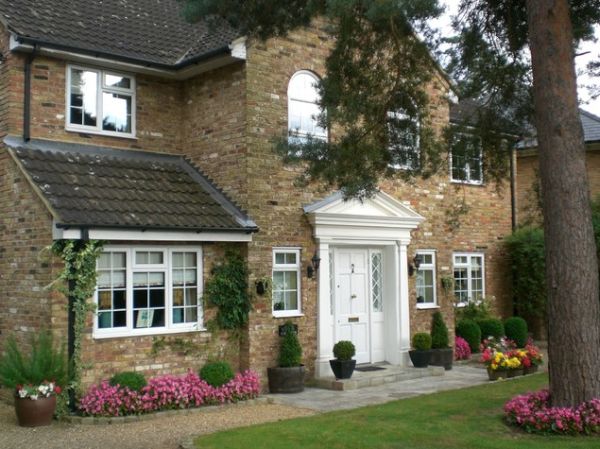 Így varázsold újjá virágokkal a bejárati ajtód