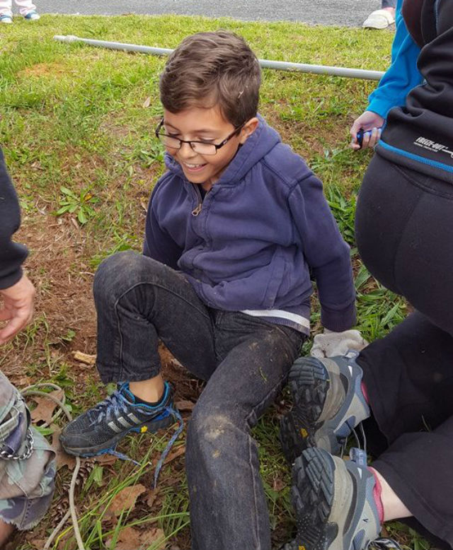 9 éves kisfiú mentette meg az újszülött kutyák életét - videó