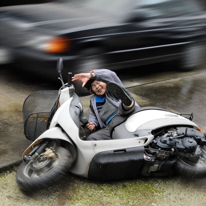 Mókás önarcképekkel tanulta ki a fotózást a 87 éves néni Mókás önarcképekkel tanulta ki a fotózást a 87 éves néni