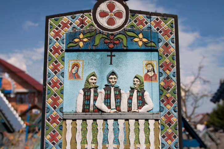 A vidámtemetőtől a zsiráfhotelig: a legszokatlanabb látványosságok szerte a világon