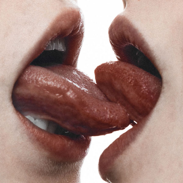 18+: Ilyen a nyelves csók nagyon közelről - fotók 18+: Ilyen a nyelves csók nagyon közelről - fotók