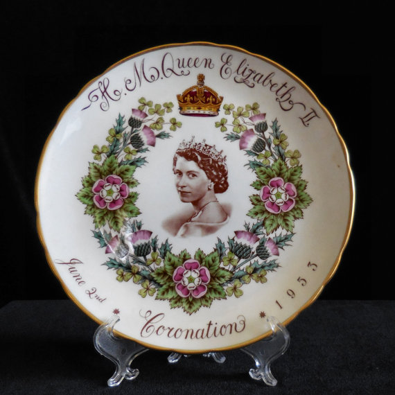 Ilyen giccses kütyüket még nem láttál II. Erzsébet királynőről