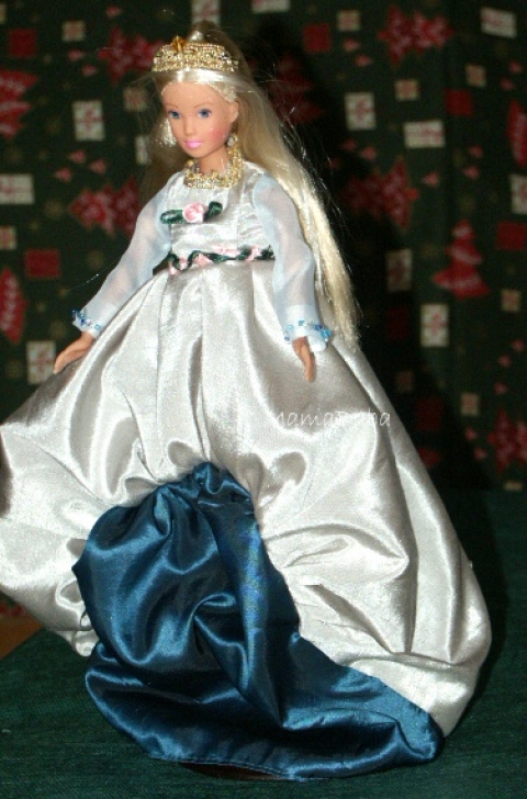 Ilyen giccses kütyüket még nem láttál II. Erzsébet királynőről