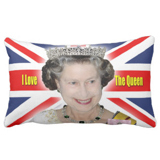 Ilyen giccses kütyüket még nem láttál II. Erzsébet királynőről