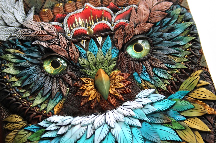 Otthagyta állását, hogy ilyen kreatív, térbeli könyvborítókat tervezzen Otthagyta állását, hogy ilyen kreatív, térbeli könyvborítókat tervezzen