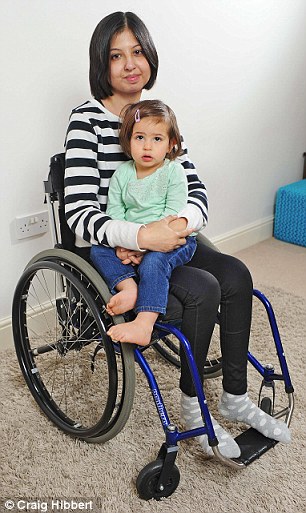 Lebénult szülés közben egy nő az érzéstelenítő miatt