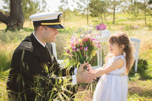 Így teáznak a katona apukák a kislányaikkal - megható fotók