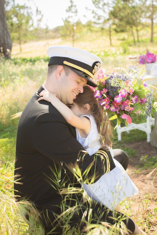 Így teáznak a katona apukák a kislányaikkal - megható fotók