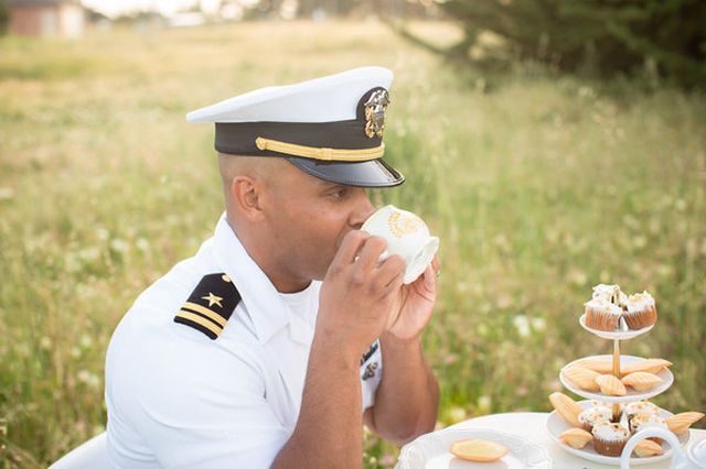Így teáznak a katona apukák a kislányaikkal - megható fotók