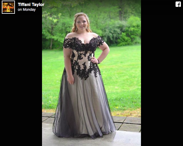 Mellei miatt nem engedték be a gimnazistát a végzős bálba