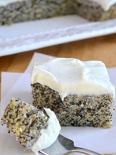 Mákos-banános, vaníliakrémmel töltött bögrés süti recept