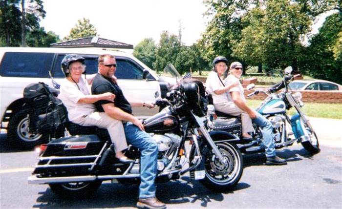 100 évesek lettek az egypetéjű ikernénik - képek