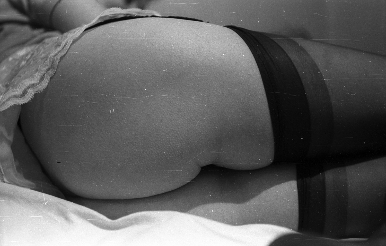 15 fekete-fehér házi készítésű aktfotó a múltból