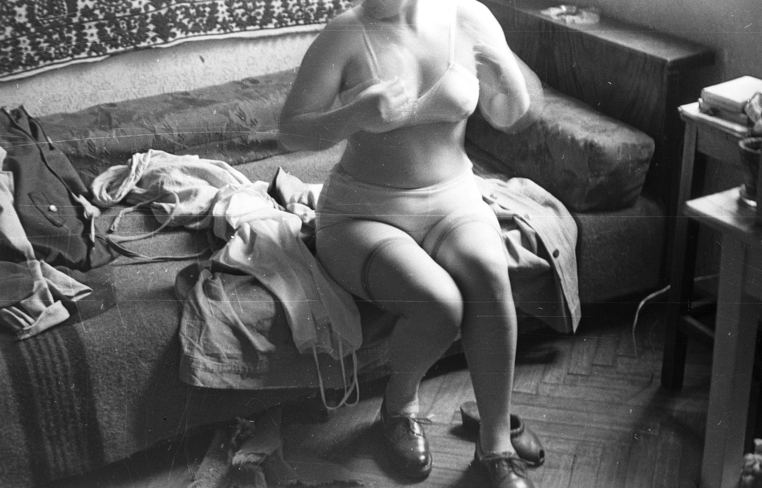 15 fekete-fehér házi készítésű aktfotó a múltból