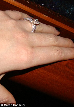 Kiakadtak a nőre, aki kicserélte az eljegyzési gyűrűjét, mert nem tetszett neki