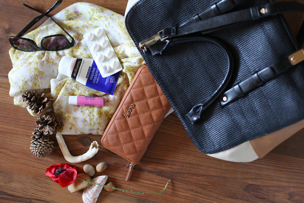 Csiga, fél tégla, csavarkulcs – az anyák táskájának titkos bugyrai Csiga, fél tégla, csavarkulcs – az anyák táskájának titkos bugyrai