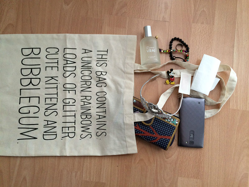 Csiga, fél tégla, csavarkulcs – az anyák táskájának titkos bugyrai Csiga, fél tégla, csavarkulcs – az anyák táskájának titkos bugyrai