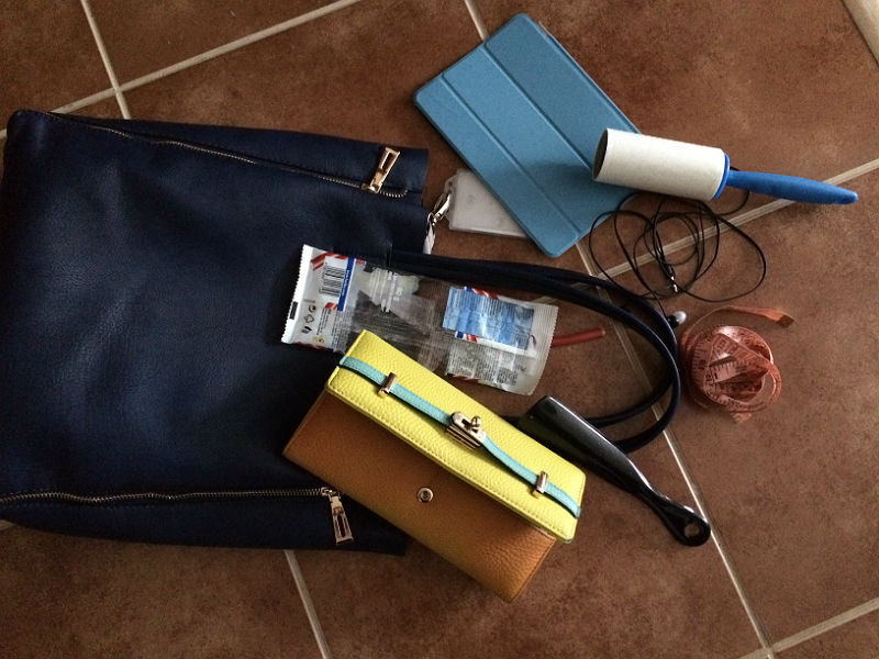 Csiga, fél tégla, csavarkulcs – az anyák táskájának titkos bugyrai Csiga, fél tégla, csavarkulcs – az anyák táskájának titkos bugyrai