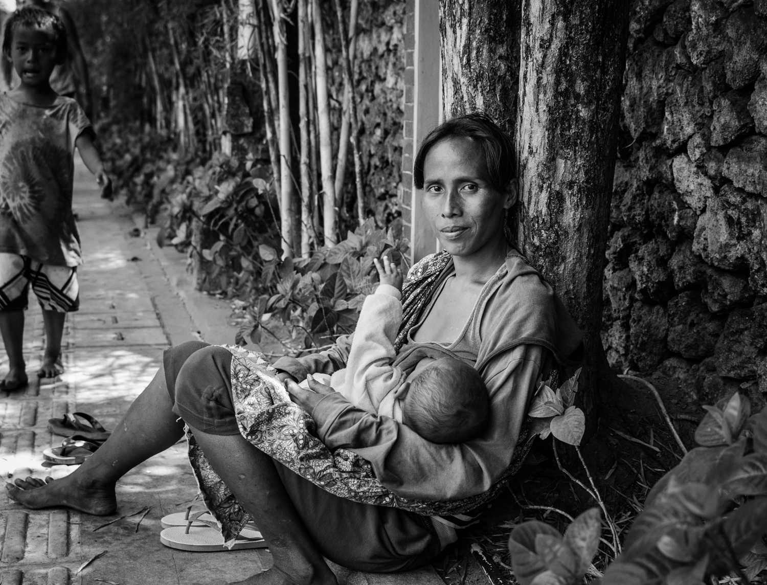 Megdöbbentő szülési szokások a világ körül