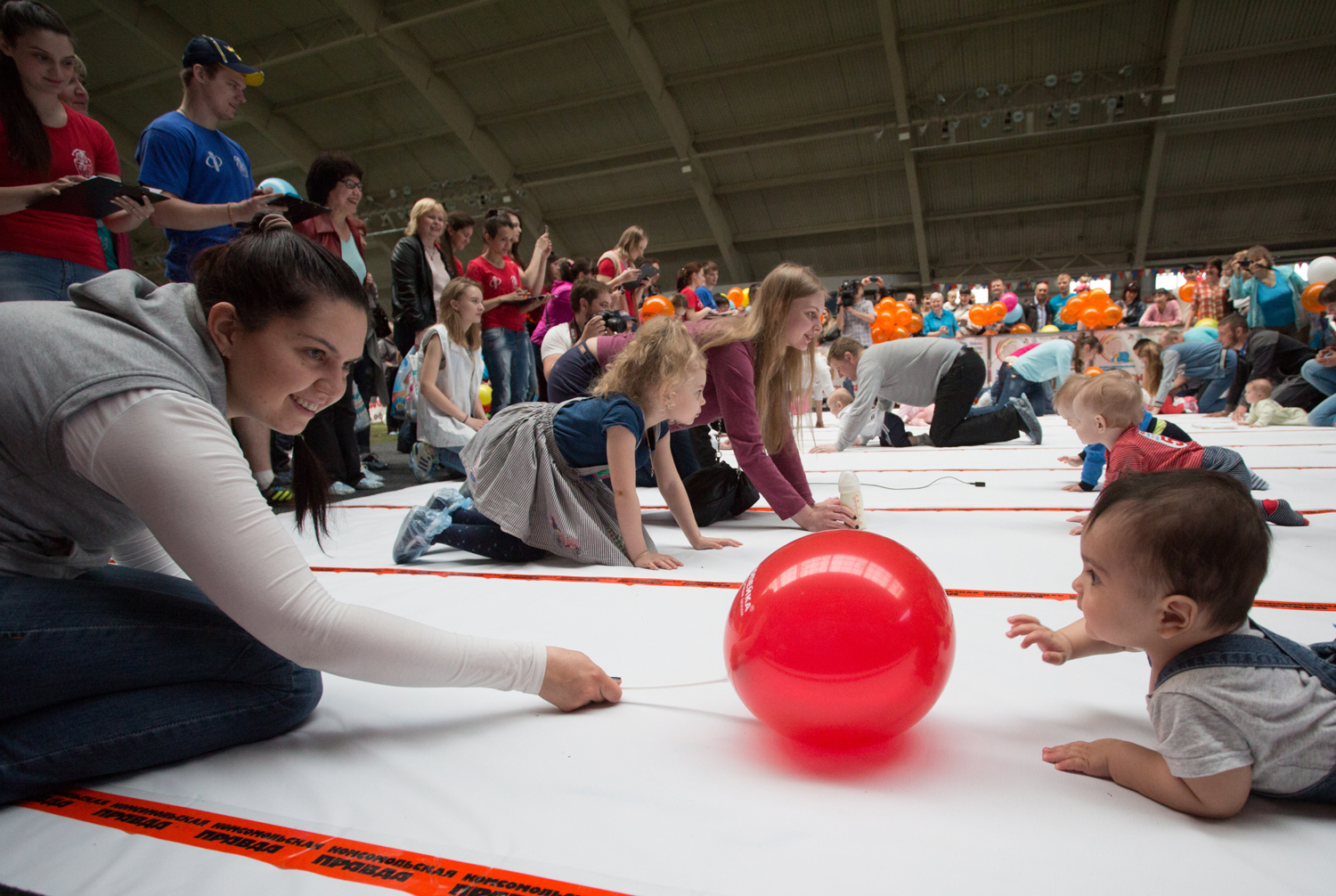 Megdöbbentő szülési szokások a világ körül