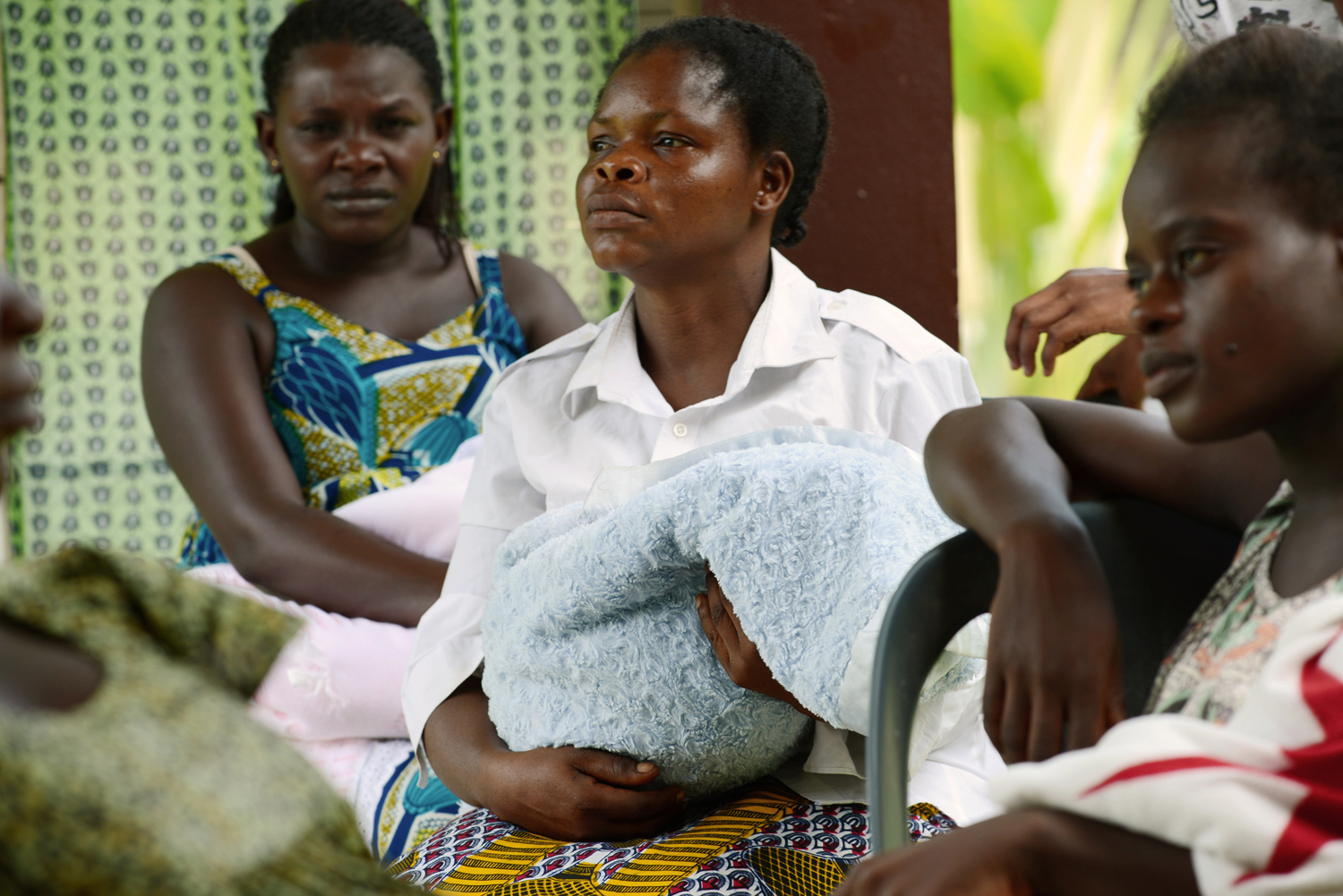 Megdöbbentő szülési szokások a világ körül
