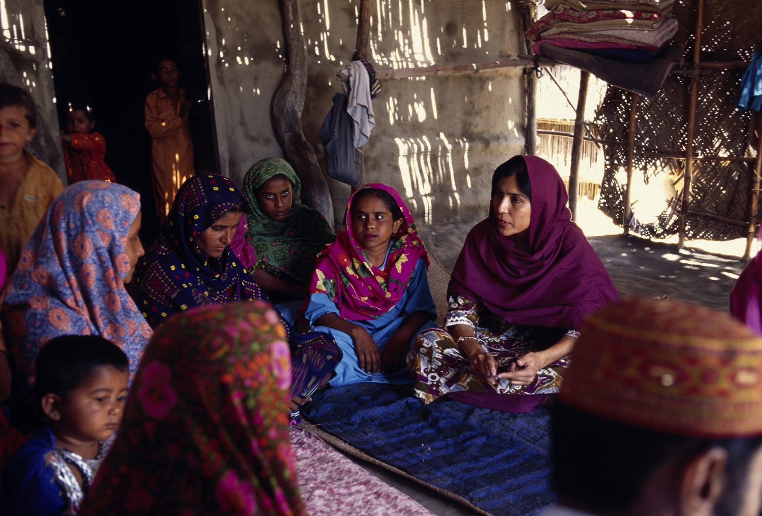 Megdöbbentő szülési szokások a világ körül