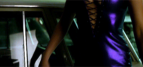 Jennifer Lawrence mellét zsinórral fogták össze