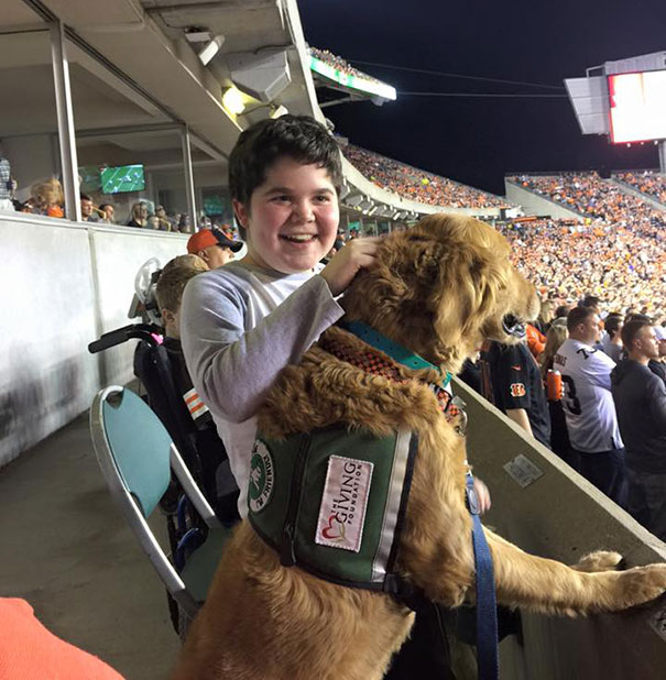 A végzős gimnazista mellett kutyája is ott virít az évkönyvben A végzős gimnazista mellett kutyája is ott virít az évkönyvben