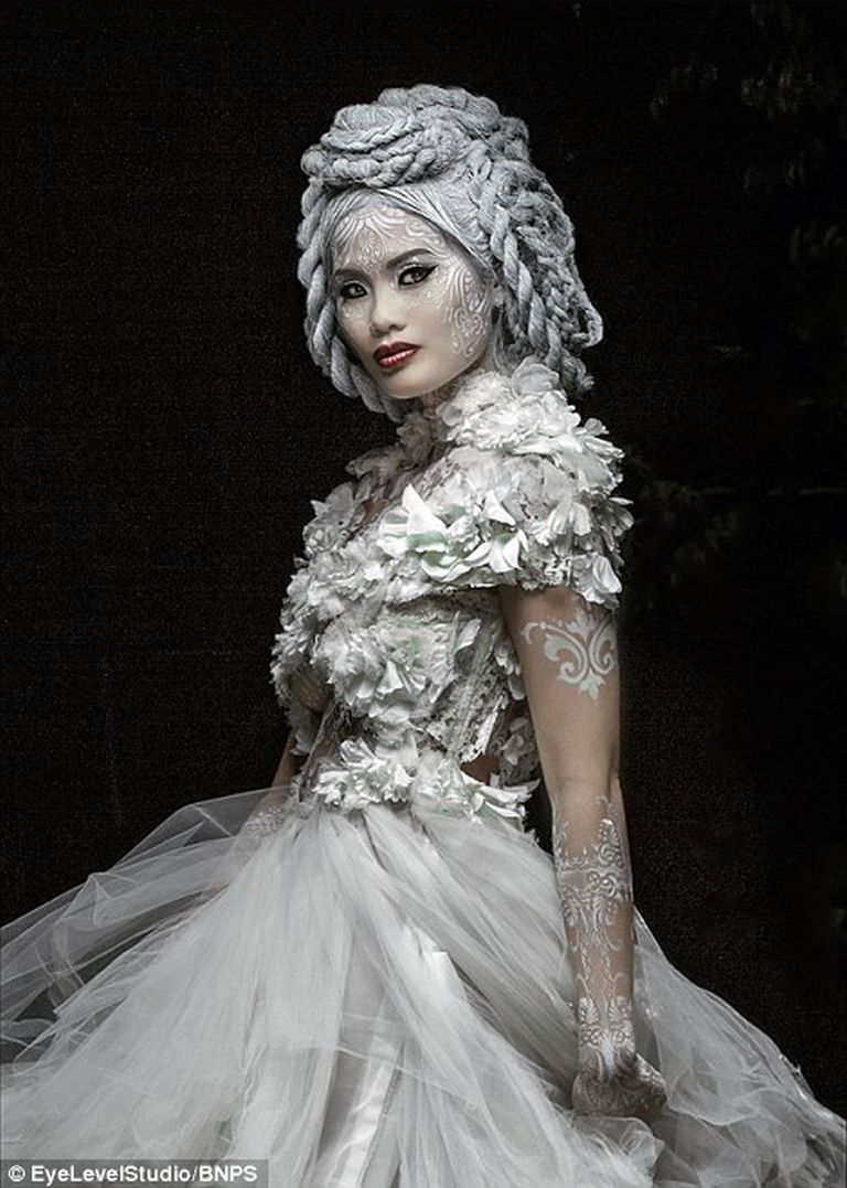 Képzeletbeli lényekké varázsolja a művész a gyönyörű modelleket