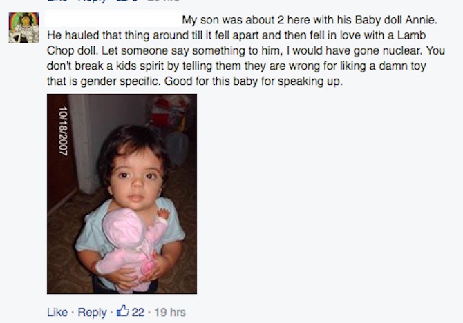 Sorra osztják meg az édesanyák a lányos játékokkal játszó kisfiúk fotóit Sorra osztják meg az édesanyák a lányos játékokkal játszó kisfiúk fotóit