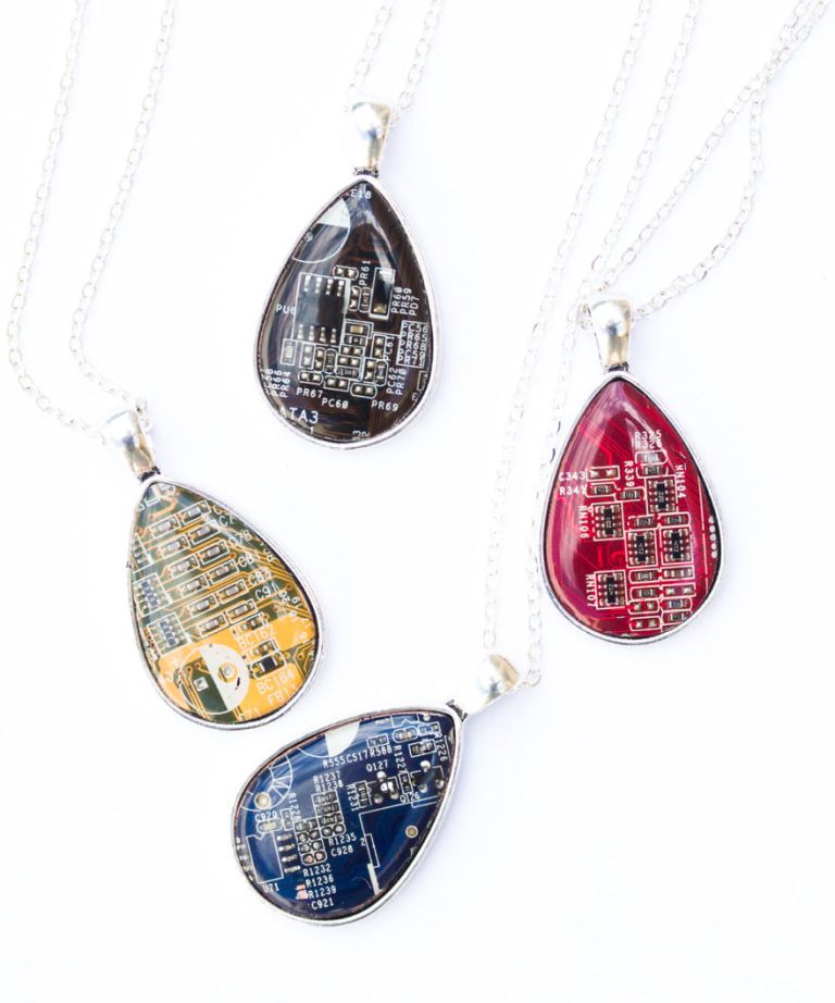 Számítógép-alkatrészekből ékszerek