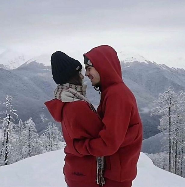 A világ első ölelésre szánt pulóverét imádni fogják a szerelmesek A világ első ölelésre szánt pulóverét imádni fogják a szerelmesek