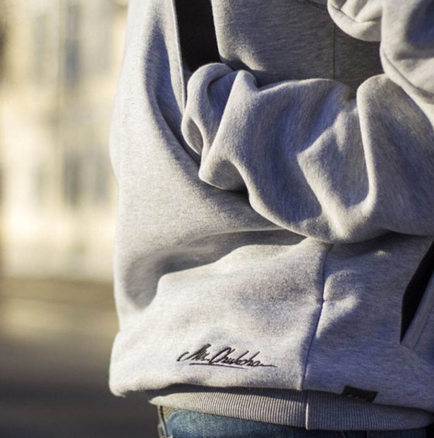 A világ első ölelésre szánt pulóverét imádni fogják a szerelmesek A világ első ölelésre szánt pulóverét imádni fogják a szerelmesek