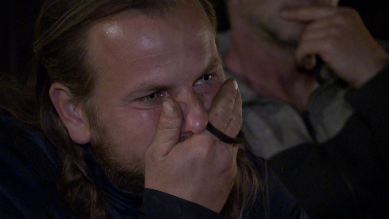 Kamerák előtt sírt Attila, a Farm keménylegénye