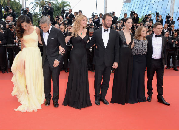 Amal Clooney benézett a lába közé Cannes-ban Amal Clooney benézett a lába közé Cannes-ban
