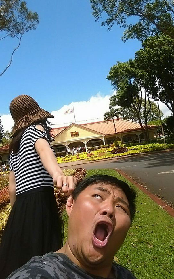 Zseniálisan kifigurázta a #followmeto utazós fotókat ez a pár - vicces képek Zseniálisan kifigurázta a #followmeto utazós fotókat ez a pár - vicces képek