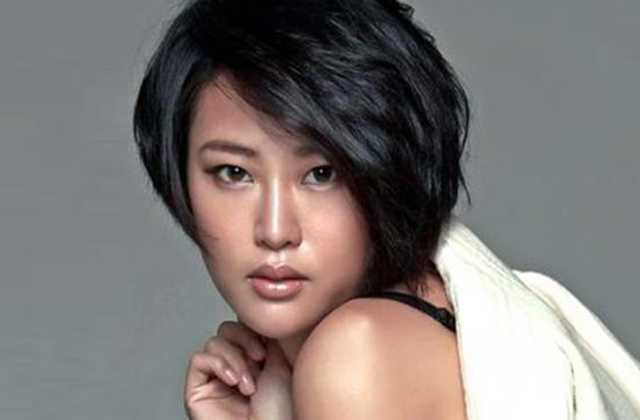 Belehalt a víz alatti fotózásba a híres modell