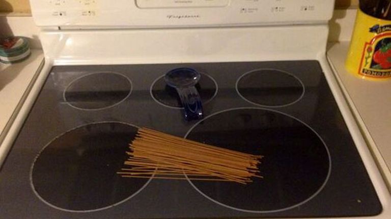 "Megkértem a férjemet, hogy tegyen oda a tűzhelyre egy kis spagettit, hogy el tudjam kezdeni csinálni a vacsorát, ha hazaérek."