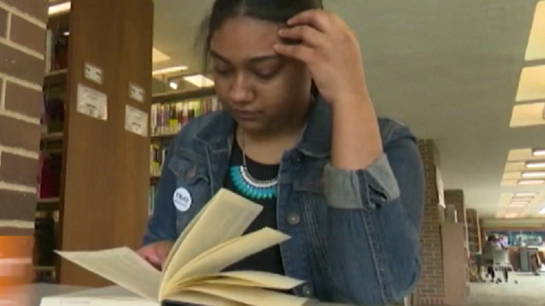 Egy hétvége alatt érettségizett és diplomázott le a kamaszlány