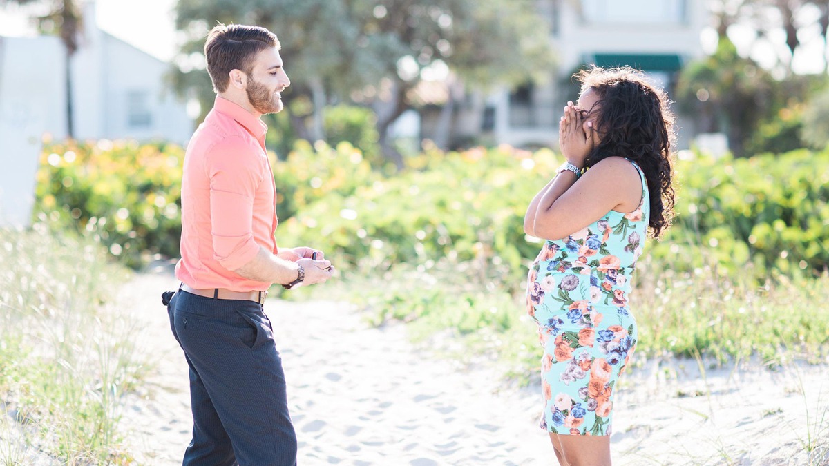 Terhesfotózáson lepte meg barátnőjét a lánykéréssel - gyönyörű fotók Terhesfotózáson lepte meg barátnőjét a lánykéréssel - gyönyörű fotók