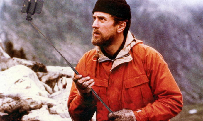 Ilyen lenne, ha a fegyvereket szelfibotok helyettesítenék a híres filmekben