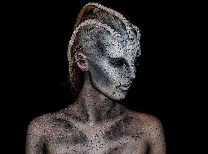 Földöntúli lényekké sminkeli magát a 16 éves lány 